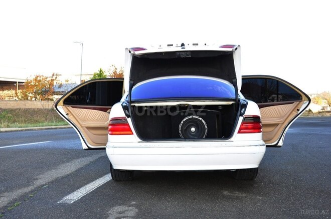 Mercedes E 240-6