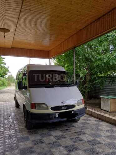Ford Transit-3
