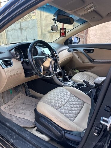 Hyundai Elantra-4