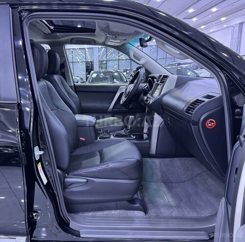 Toyota Land Cruiser Prado-12