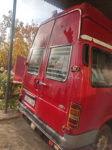 Ford Transit-6