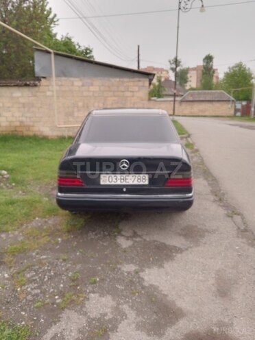 Mercedes 200 D-5