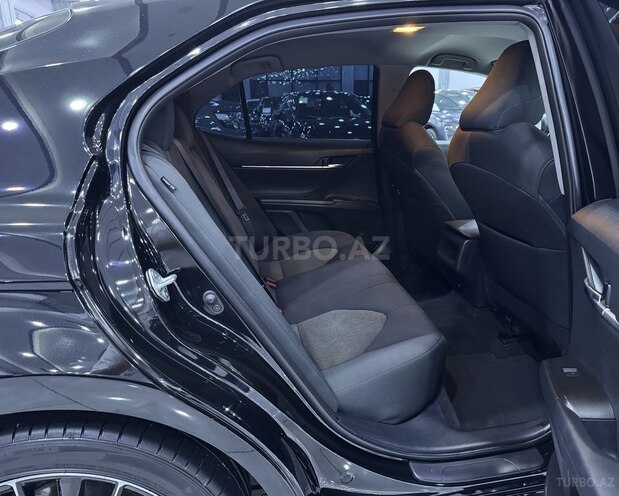 Toyota Camry-13