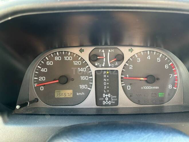 Mitsubishi Pajero io-6