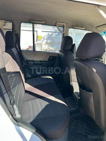 Mitsubishi Pajero io-7