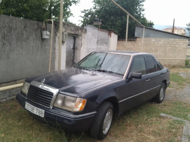 Mercedes 200 D-6