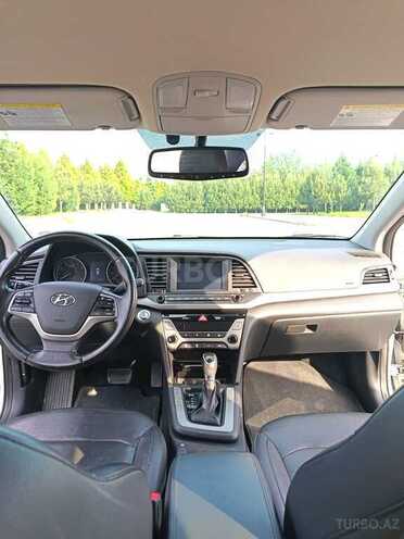 Hyundai Elantra-4