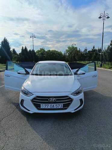 Hyundai Elantra-1