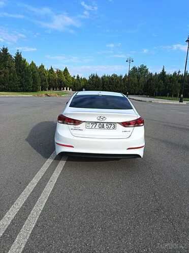 Hyundai Elantra-7