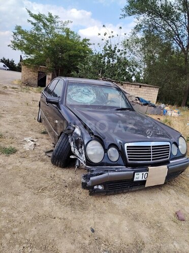 Mercedes E 200-3