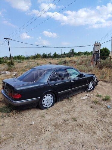 Mercedes E 200-5