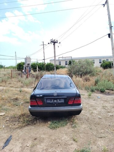 Mercedes E 200-6