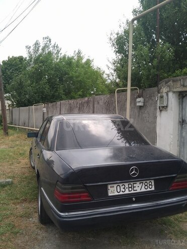 Mercedes 200 D-7