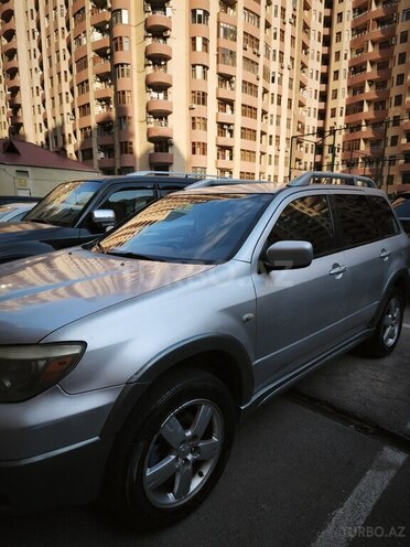 Mitsubishi Outlander-2
