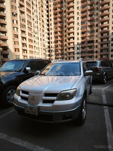 Mitsubishi Outlander-1
