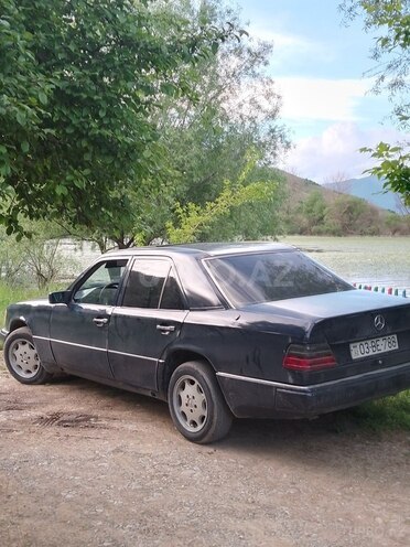 Mercedes 200 D-11