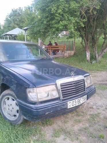 Mercedes 200 D-8