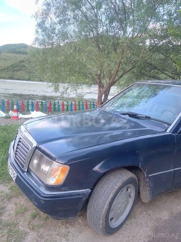 Mercedes 200 D-10