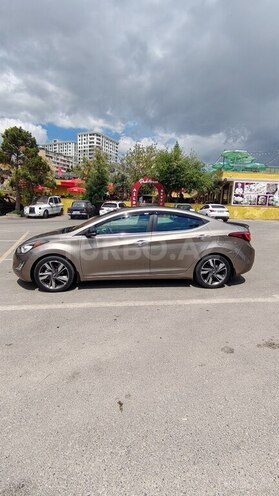 Hyundai Elantra-3