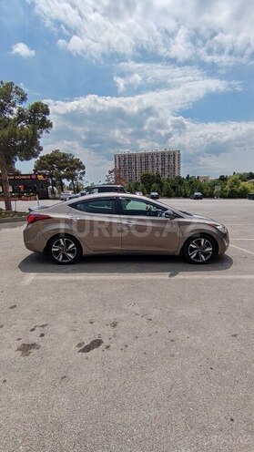 Hyundai Elantra-4