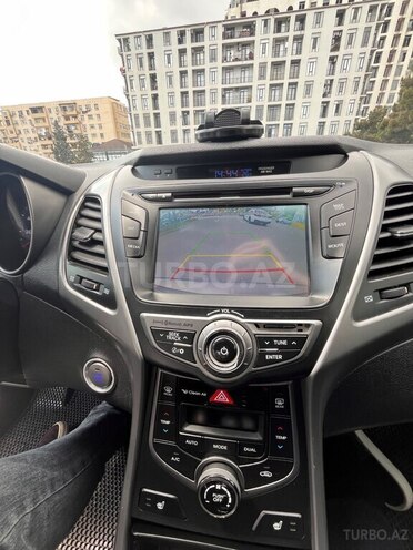 Hyundai Elantra-10
