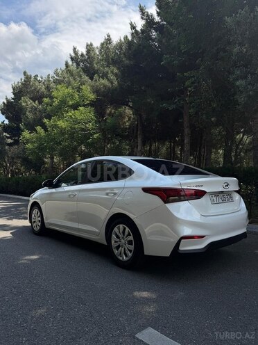 Hyundai Accent-6