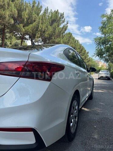 Hyundai Accent-7
