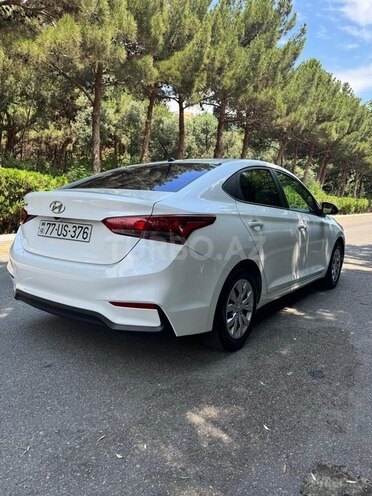 Hyundai Accent-4