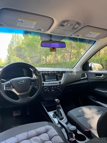 Hyundai Accent-9