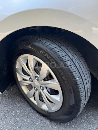 Hyundai Accent-14