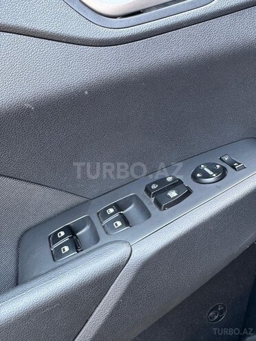 Hyundai Accent-17
