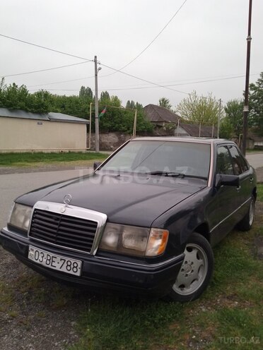 Mercedes 200 D-20