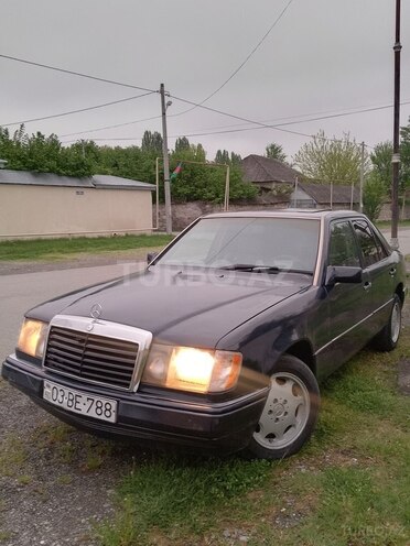 Mercedes 200 D-1