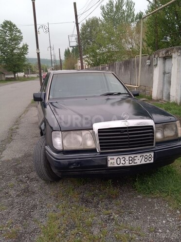 Mercedes 200 D-19