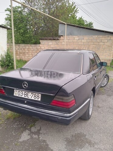Mercedes 200 D-18