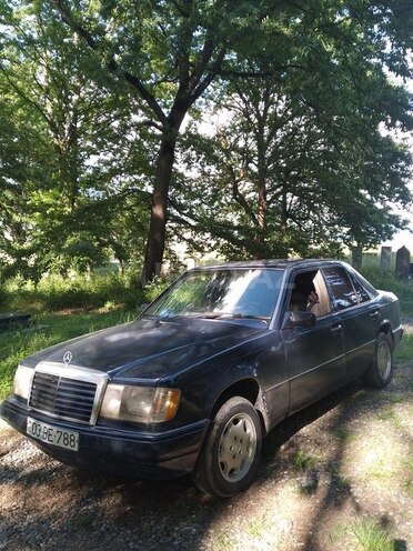 Mercedes 200 D-13