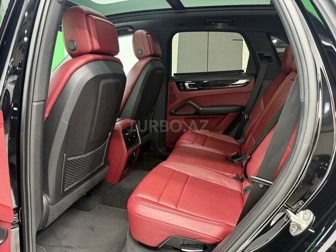 Porsche Cayenne-13