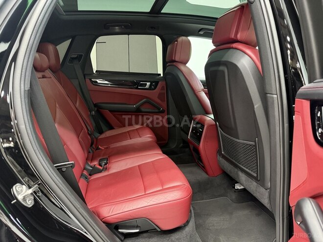 Porsche Cayenne-12
