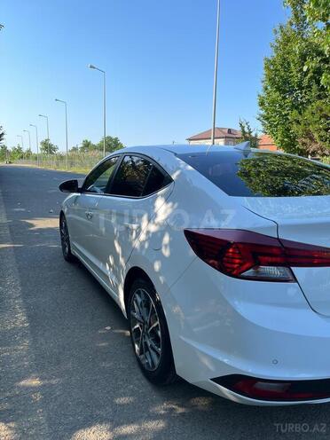 Hyundai Elantra-4