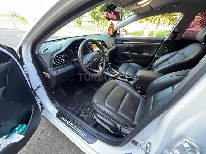 Hyundai Elantra-10