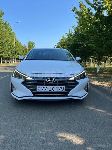 Hyundai Elantra-1