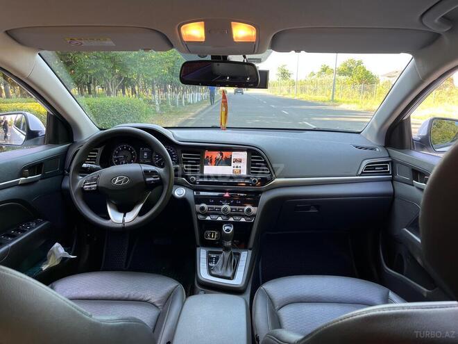 Hyundai Elantra-11