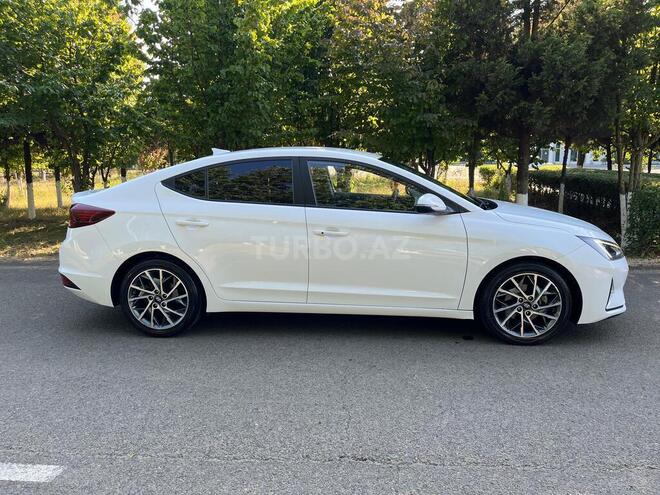 Hyundai Elantra-6
