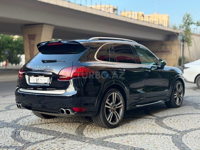 Porsche Cayenne GTS-4