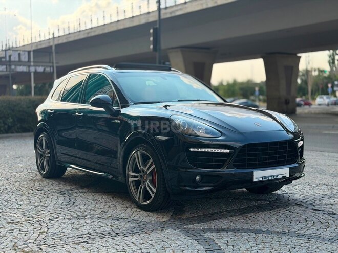 Porsche Cayenne GTS-3