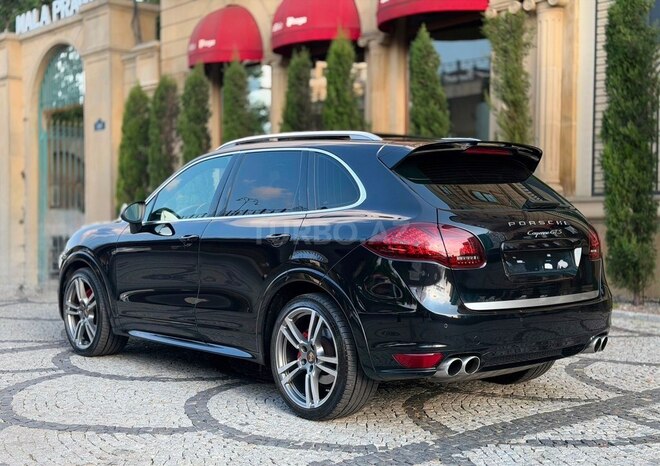 Porsche Cayenne GTS-8