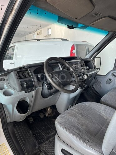 Ford Transit-5