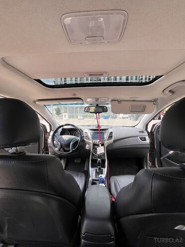 Hyundai Elantra-6
