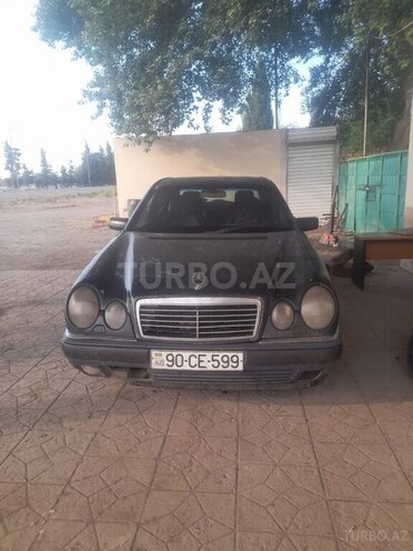 Mercedes E 200-1