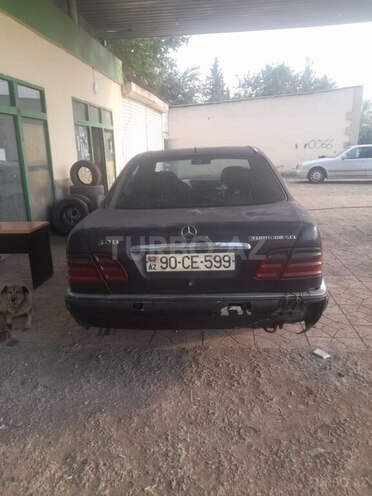Mercedes E 200-3